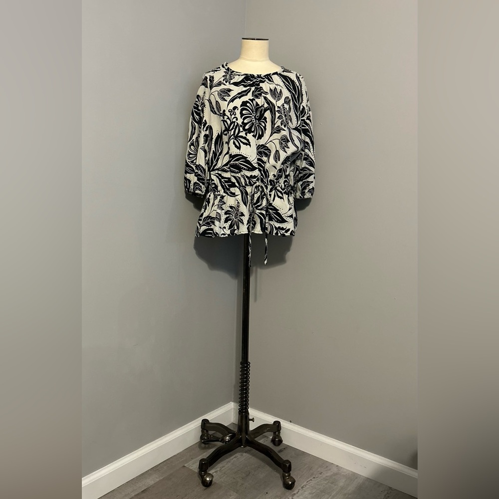 Who What Wear black and white linen tie front top size L